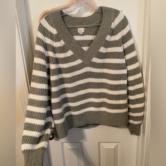 Sweater - Picture 2 of 3